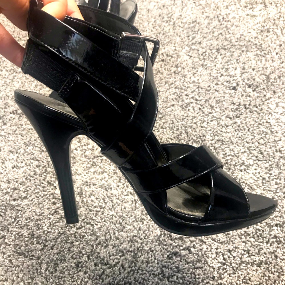 Express sandals size 7